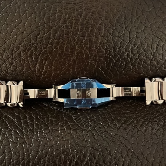 Fendi women’s stainless steel Swiss army diamond selleria watch NEW - Picture 9 of 9